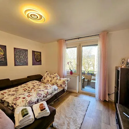 Stylish Family Stay With Mountain Views Апартаменты